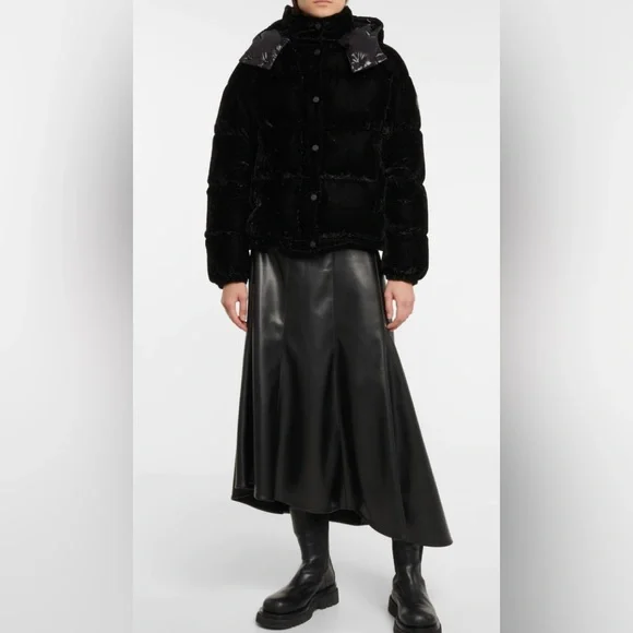 MONCLER
Black Down Velvet Daos Jacket - Picture 11 of 17